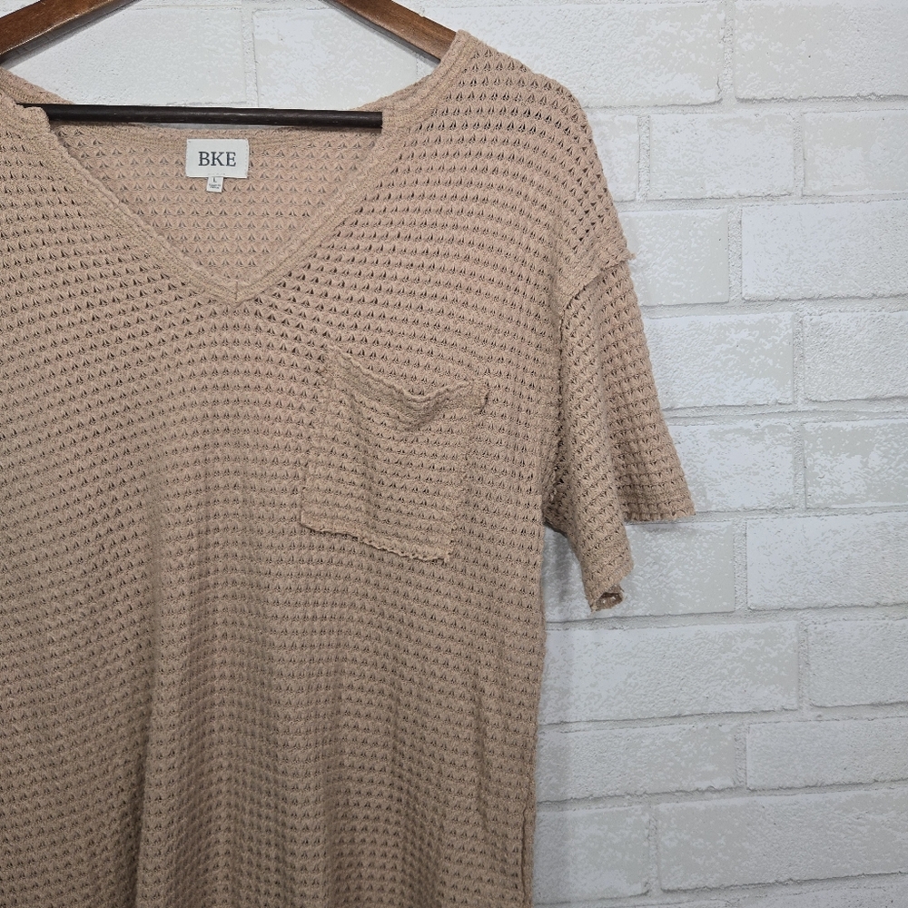 BKE Beige Waffle Knit Short Sleeve V-Neck Tee - Picture 5 of 13